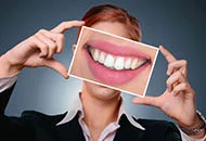 Avantajele detartrajului corect dupa un implant dentar